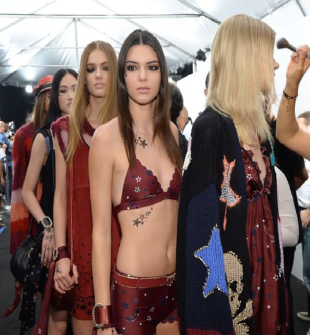 Kendall Jenner Becomes a Victim of Fellow Models Bullies at New York Fashion Week