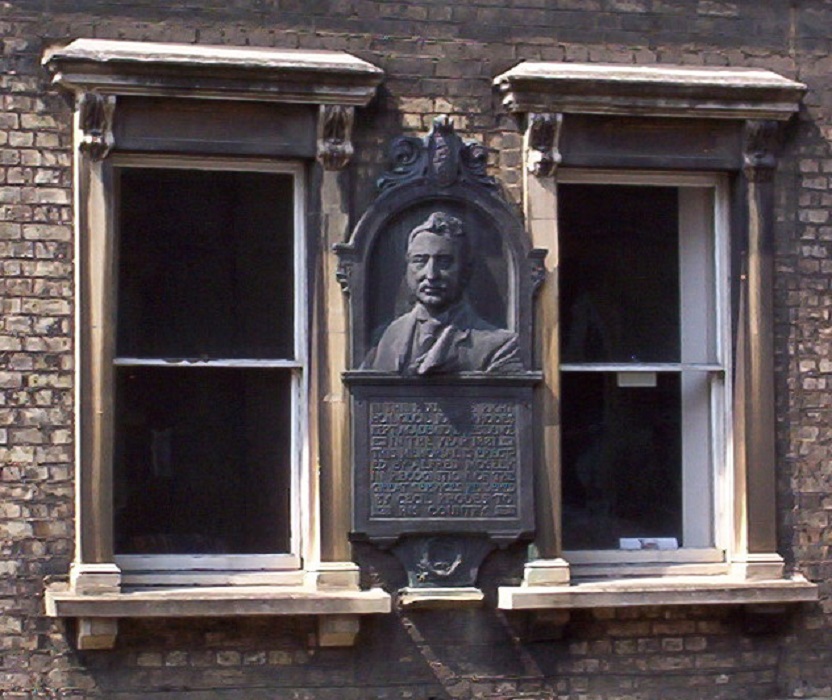 Oxford University Decided to Remove the Statue of Cecil Rhodes from Campus