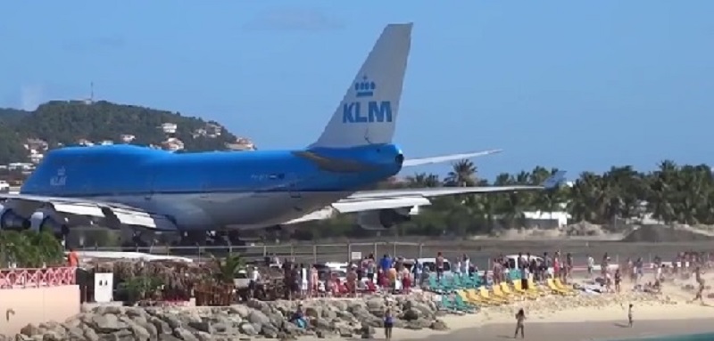 A Jet Blast Killed a New Zealand Woman at Maho Beach