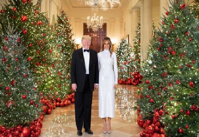 2018 White House Christmas Portrait of Trump and Melania released