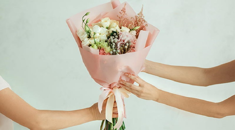 Treat your Life partner like a Princess by Sending Flowers